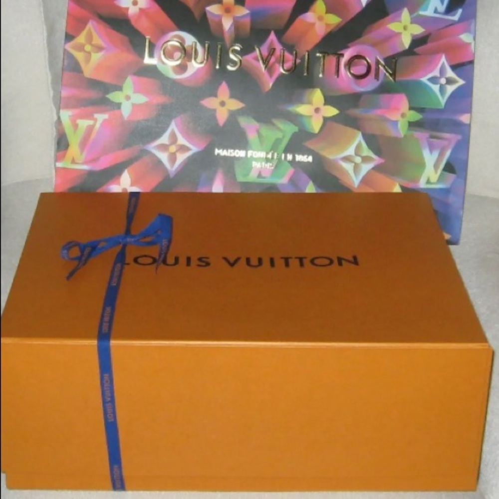 Box and dust bag available for all Louis purchases